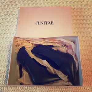 JustFab Black booties sz 6.5